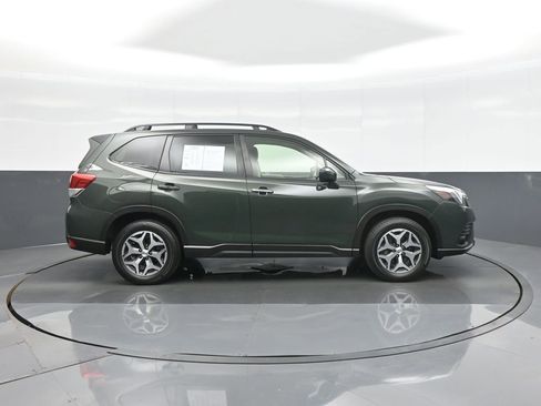 Used 2024 Subaru Forester Premium AWD/4WD image 8