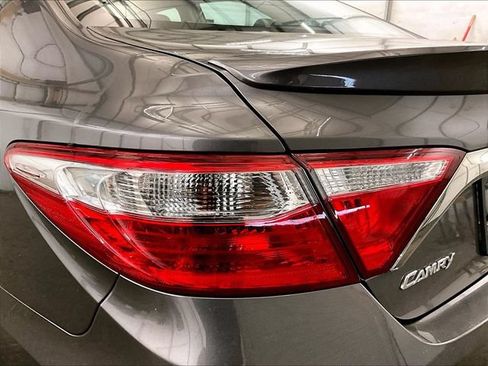 Used 2017 Toyota Camry XSE w/ Moonroof Package FWD image 28