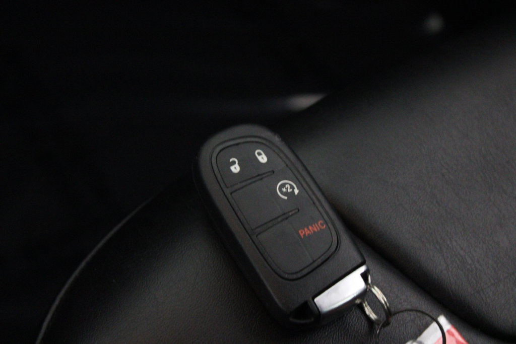 Used 2021 Jeep Cherokee Latitude Plus FWD image 27
