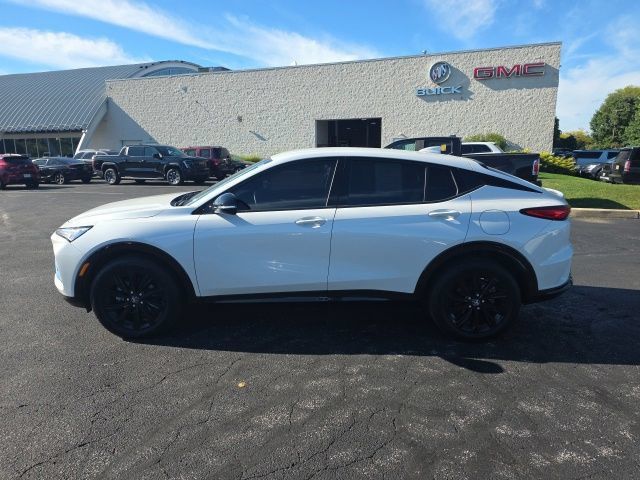 Used 2024 Buick Envista Sport Touring w/ Convenience I Package FWD image 8