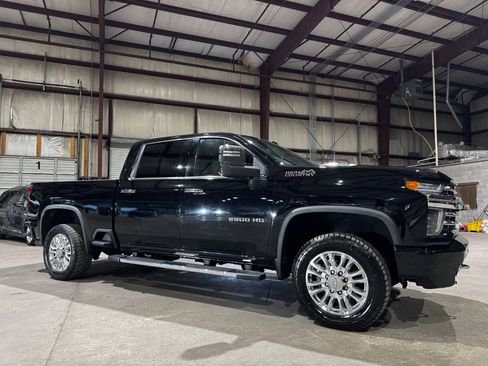 Used 2020 Chevrolet Silverado 2500 High Country w/ Technology Package image 3