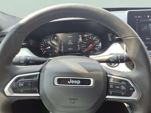Used 2025 Jeep Compass Limited AWD/4WD image 10