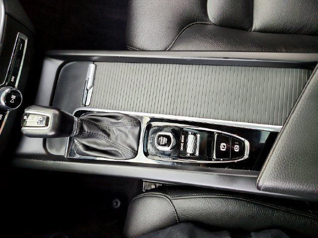 Used 2019 Volvo XC60 T6 Momentum w/ Advanced Package AWD/4WD image 26