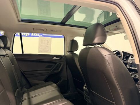 Used 2018 Volkswagen Tiguan SE w/ Panoramic Sunroof Package AWD/4WD image 31