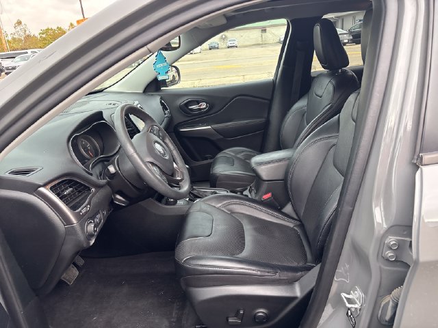 Used 2022 Jeep Cherokee Limited w/ Mopar Interior Package AWD/4WD image 7