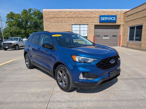 Used 2023 Ford Edge SEL w/ Sport Appearance Package AWD/4WD image 4