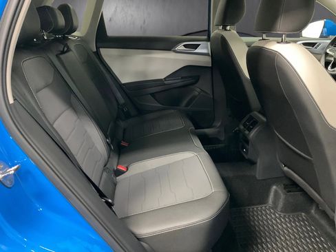 New 2025 Volkswagen Taos SE image 10