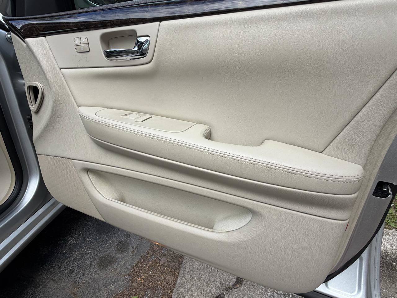 Used 2010 Cadillac DTS Luxury FWD image 43