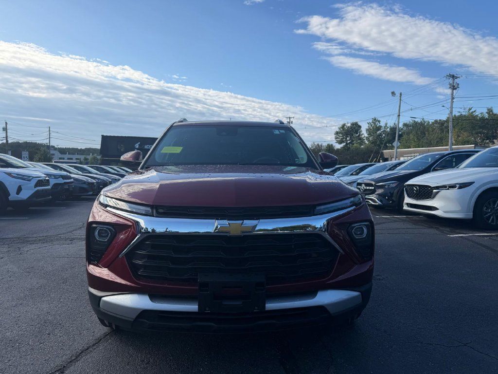 Used 2025 Chevrolet TrailBlazer LT AWD/4WD image 8