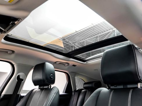 Used 2023 Land Rover Range Rover Velar R-Dynamic S image 5