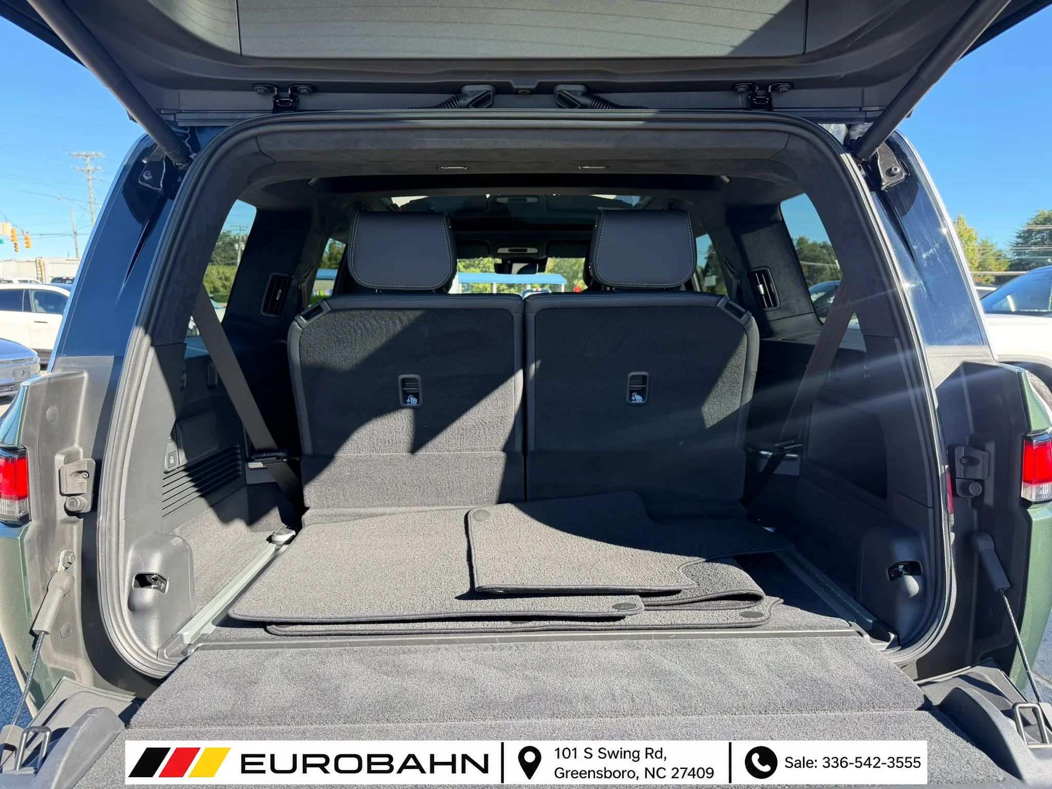 Used 2025 Rivian R1S Adventure Dual AWD/4WD image 31