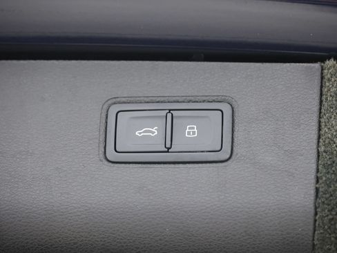 Used 2021 Bentley Bentayga AWD/4WD image 70