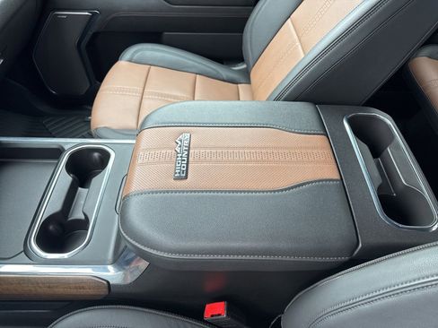 Used 2024 Chevrolet Silverado 2500 High Country w/ High Country Premium Package image 46