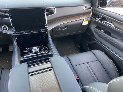 New 2023 Jeep Grand Wagoneer Series II image 12