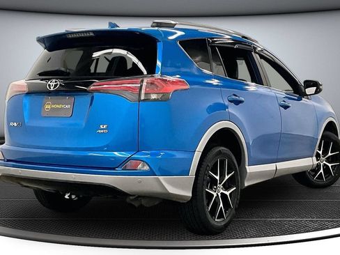 Used 2017 Toyota RAV4 SE AWD/4WD image 5