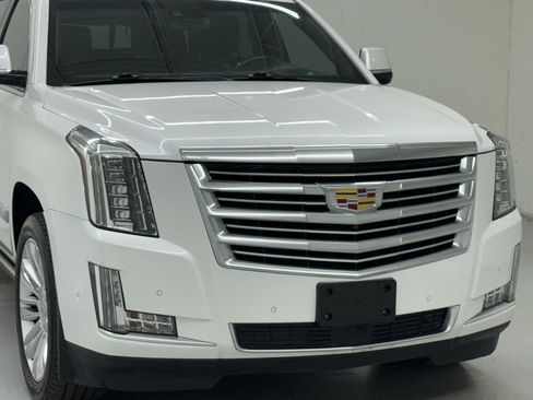 Used 2019 Cadillac Escalade Platinum image 10