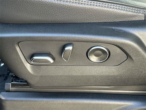 Used 2025 GMC Yukon XL Denali image 33