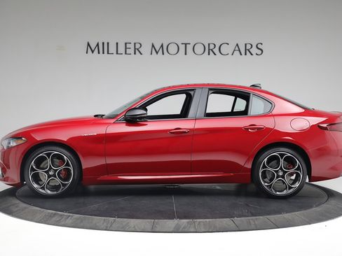 Used 2022 Alfa Romeo Giulia Veloce AWD/4WD image 3