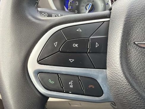 Used 2023 Chrysler Pacifica Touring-L FWD image 25