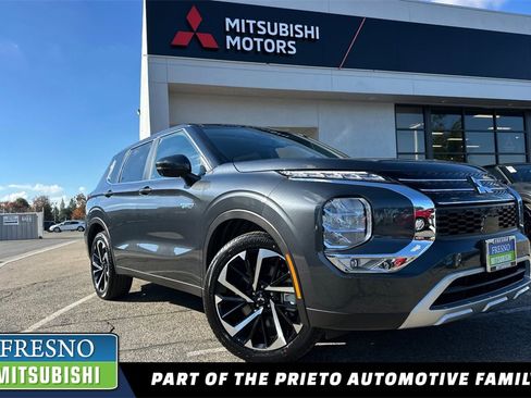 New 2025 Mitsubishi Outlander SE image 1