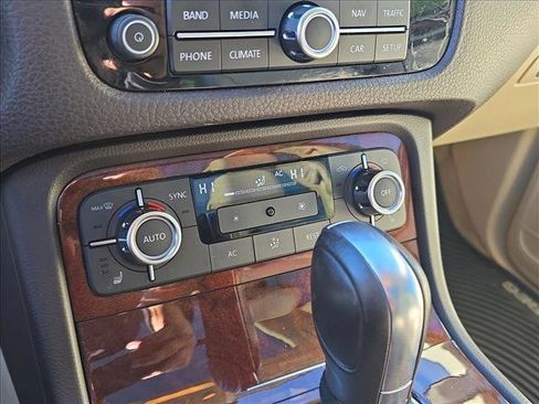 Used 2013 Volkswagen Touareg TDI image 14