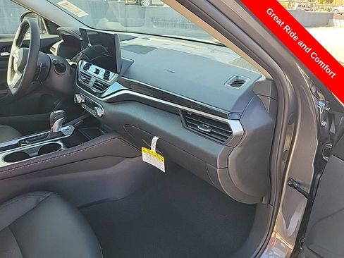 New 2025 Nissan Altima 2.5 SR w/ SR Premium Package FWD image 39