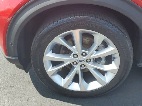 Used 2022 Ford Explorer Platinum w/ Equipment Group 601A AWD/4WD image 12