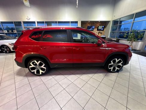 Used 2023 Volkswagen Taos SEL AWD/4WD image 14