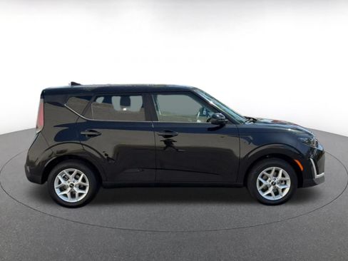 Used 2025 Kia Soul LX w/ LX Technology Package FWD image 16