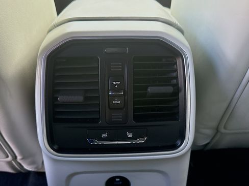 Used 2022 Porsche Macan w/ Premium Package Plus image 23