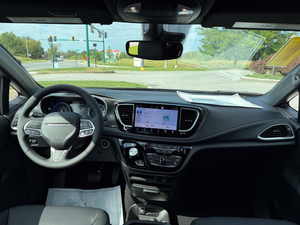 New 2027 Chrysler Pacifica Select FWD image 13