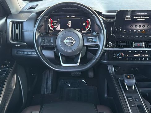 Used 2023 Nissan Pathfinder Platinum FWD image 13
