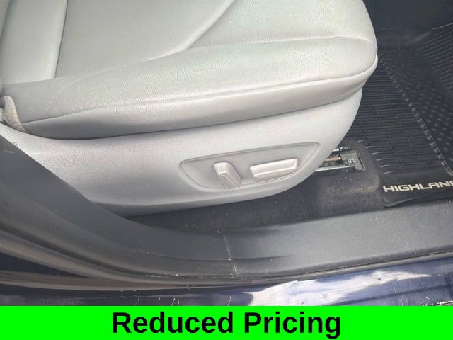 Used 2020 Toyota Highlander XLE AWD/4WD image 43