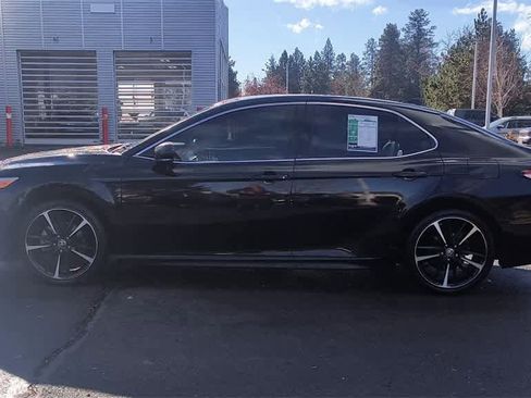 Used 2020 Toyota Camry XSE image 5