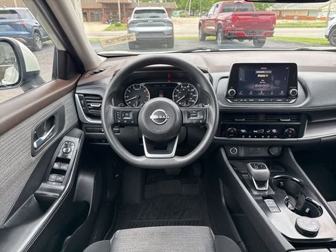 Used 2023 Nissan Rogue SV image 19