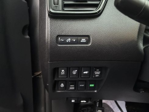 Used 2017 Nissan Rogue SV AWD/4WD image 14