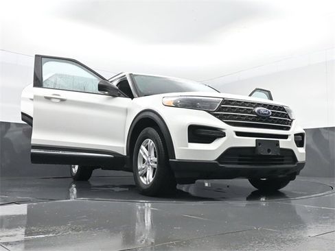 Used 2022 Ford Explorer XLT image 34