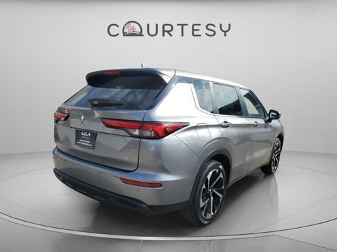 Used 2023 Mitsubishi Outlander SE Black Edition image 5