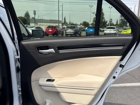 Used 2023 Chrysler 300 Touring L AWD/4WD image 14
