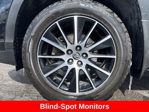Used 2018 Toyota Highlander SE image 11