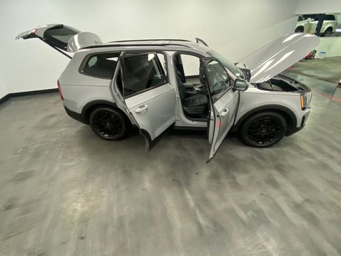 Used 2022 Kia Telluride SX w/ SX Prestige Package image 48