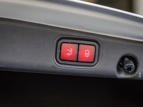 Used 2020 Mercedes-Benz E 350 4MATIC Sedan image 12