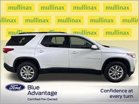 Used 2021 Chevrolet Traverse LT FWD image 2