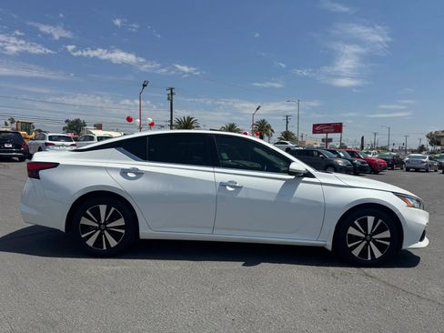 Used 2019 Nissan Altima 2.5 SV FWD image 11