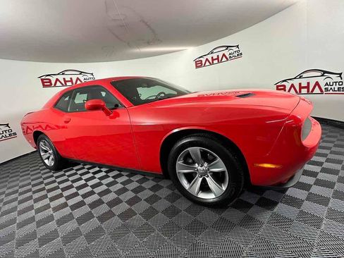 Used 2020 Dodge Challenger SXT RWD image 11