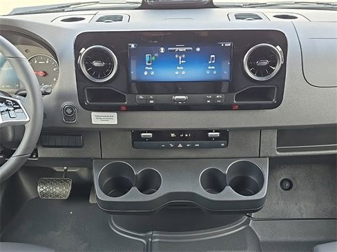 Used 2025 Mercedes-Benz Sprinter 2500 image 14