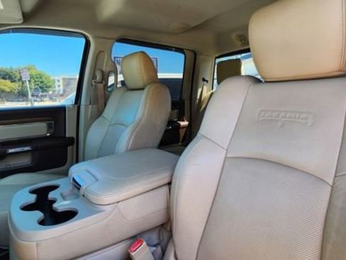 Used 2015 RAM 1500 Laramie w/ Convenience Group image 8
