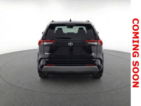 Used 2022 Toyota RAV4 SE w/ Convenience Package image 9