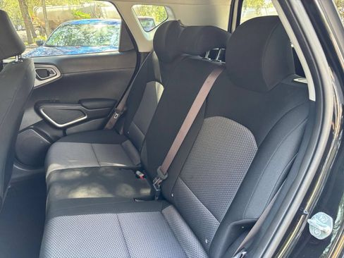 Used 2025 Kia Soul LX w/ LX Technology Package FWD image 35