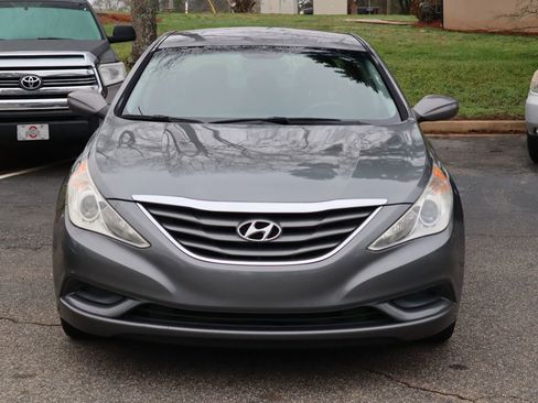 Used 2012 Hyundai Sonata GLS FWD image 2